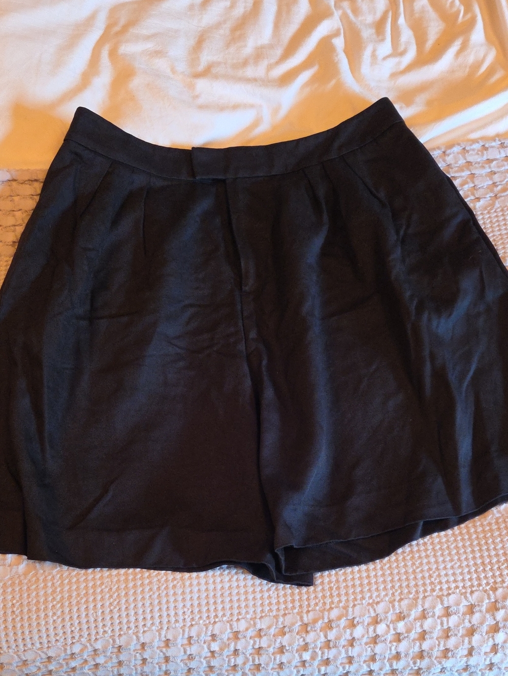 KOTN Black High-Waist Pleated Shorts Size 16